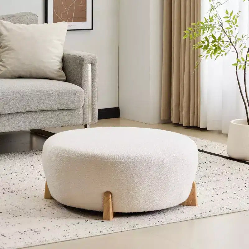 Pouf rond Boucle, repose-pieds moderne avec pieds en bois d'hévéa