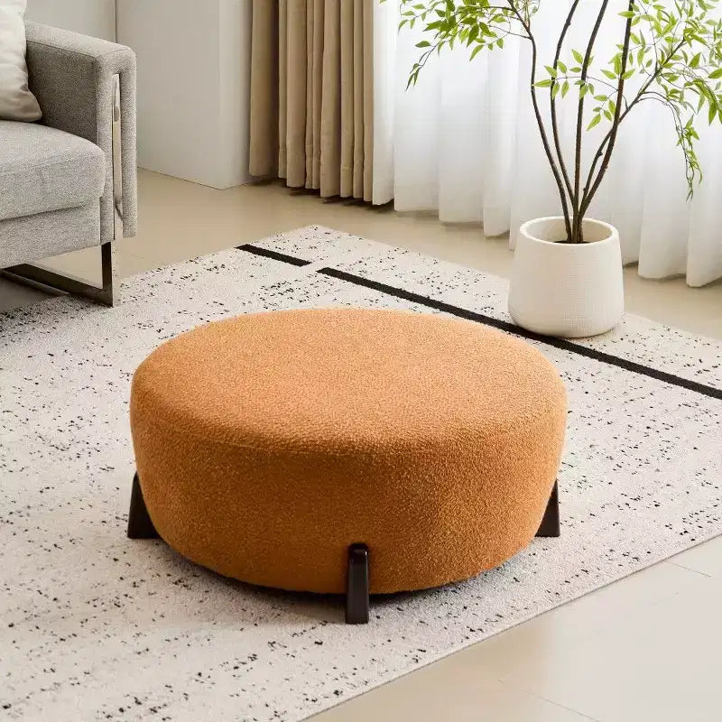 Pouf rond Boucle, repose-pieds moderne avec pieds en bois d'hévéa
