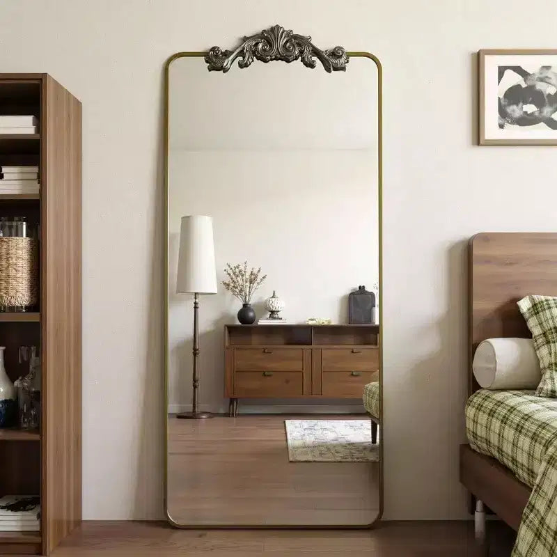 Miroir sur pied pleine longueur avec cadre en métal sculpté