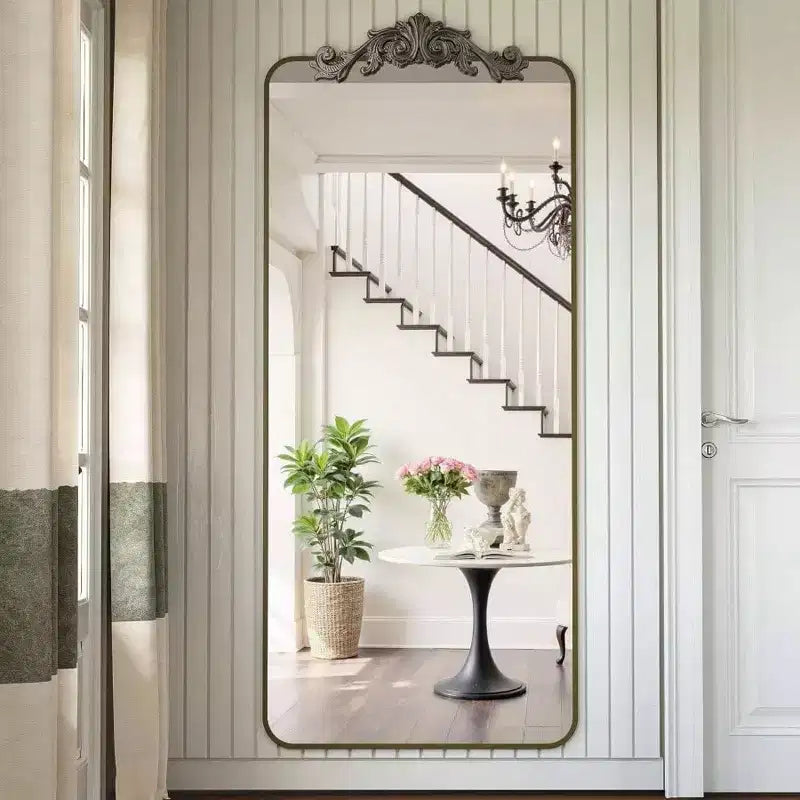 Miroir sur pied pleine longueur avec cadre en métal sculpté