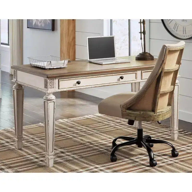 Bureau de style antique beige, design cottage avec pieds effilés